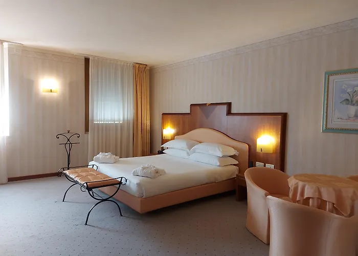 Phi Hotel Astoria