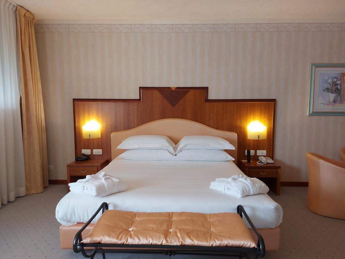 Phi Astoria Hotel