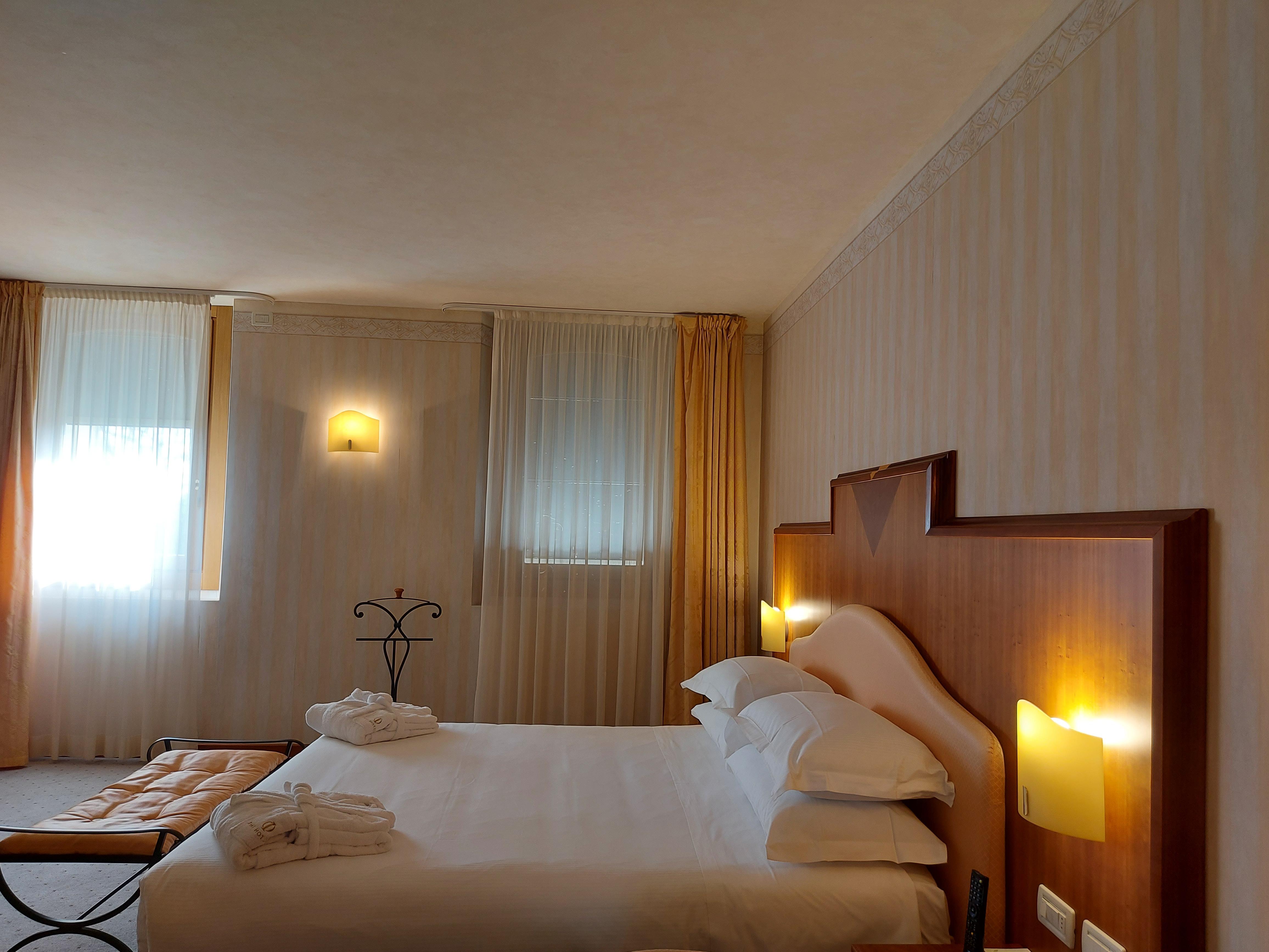 Hotel Phi Astoria 4*