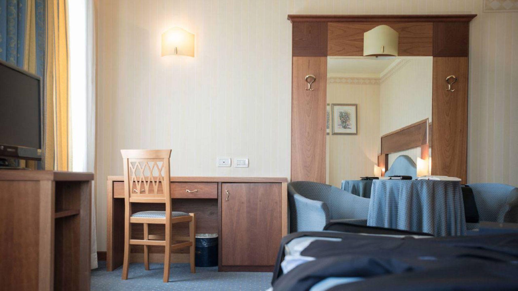 Phi Astoria Hotel 4*