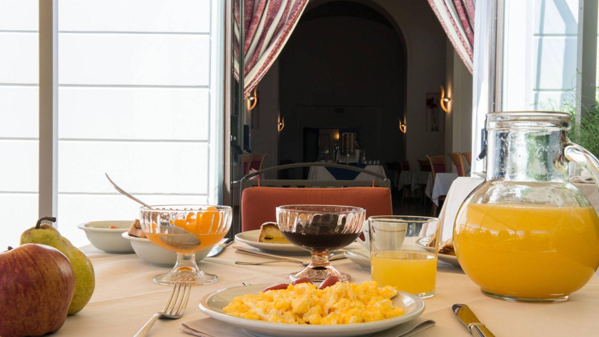 Phi Astoria Hotel 4*