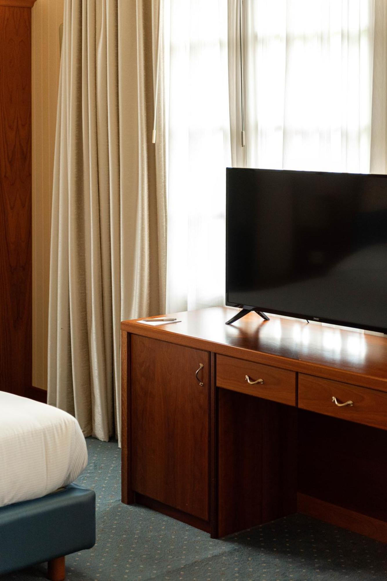 Hotel Phi Astoria