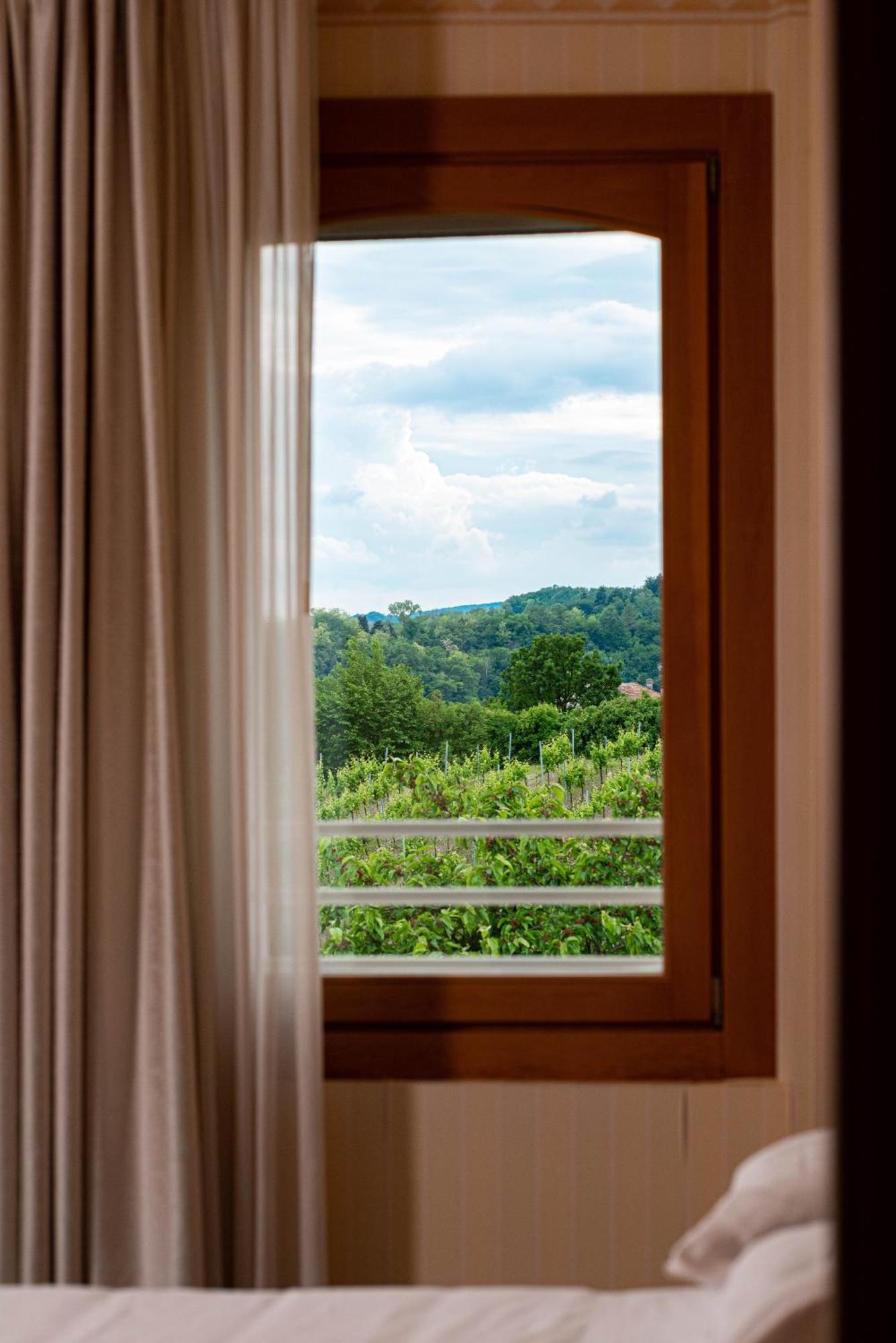 Phi Astoria Hotel 4*
