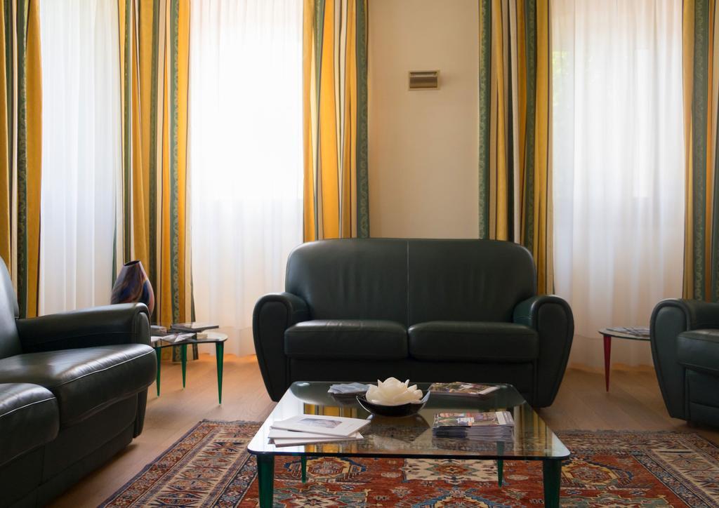 Hotel Phi Astoria 4*