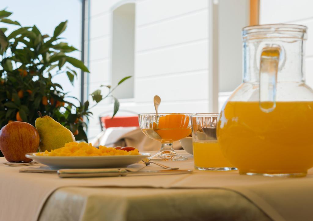 Phi Astoria Hotel 4*