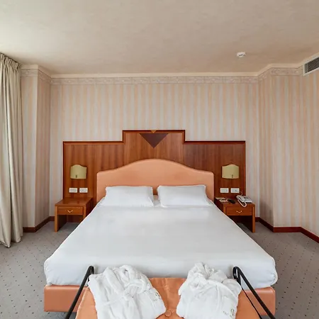 Phi Hotel Astoria Susegana Extérieur photo