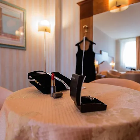 Phi Hotel Astoria Susegana Habitación foto