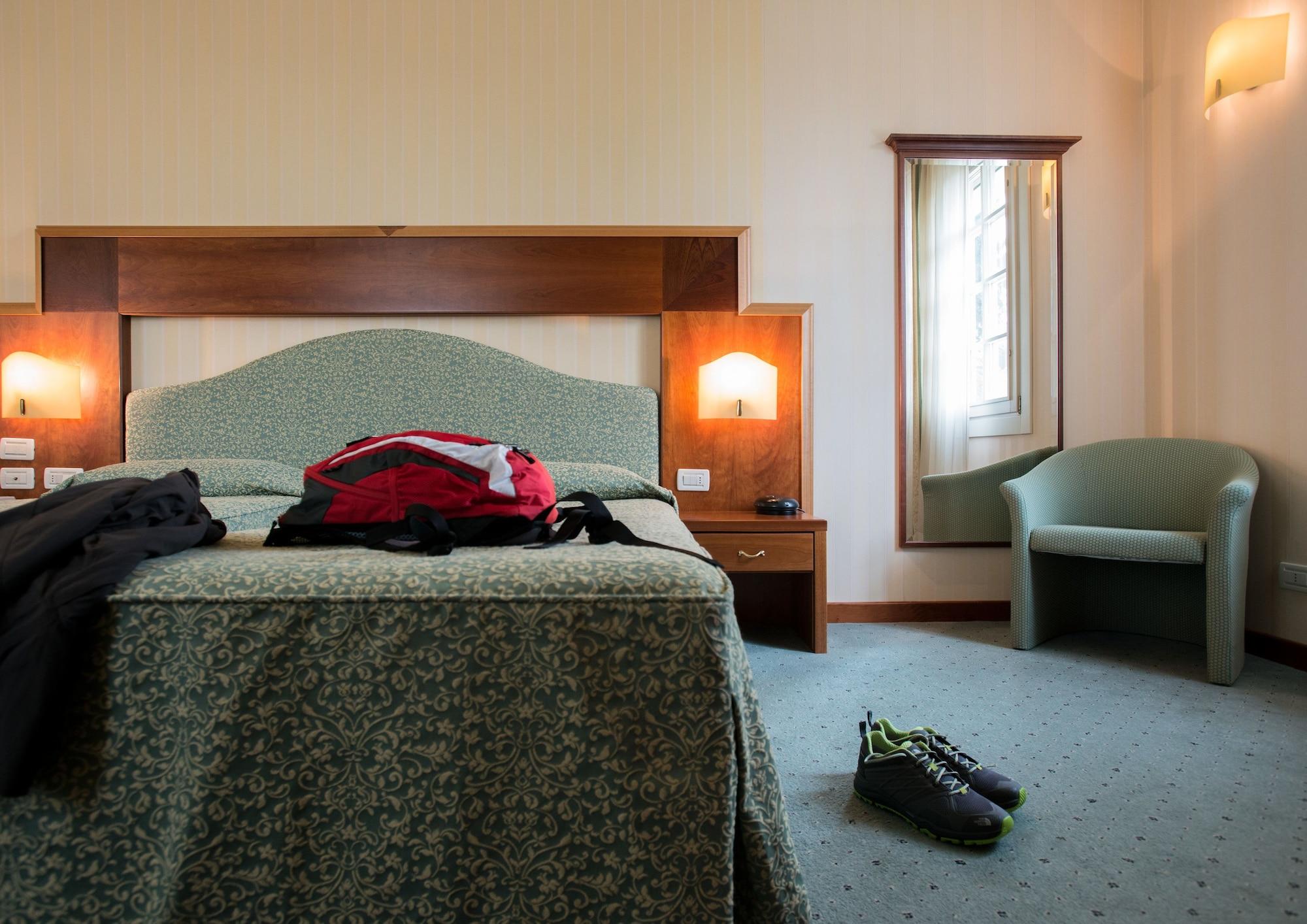 Hotel Phi Astoria 4*