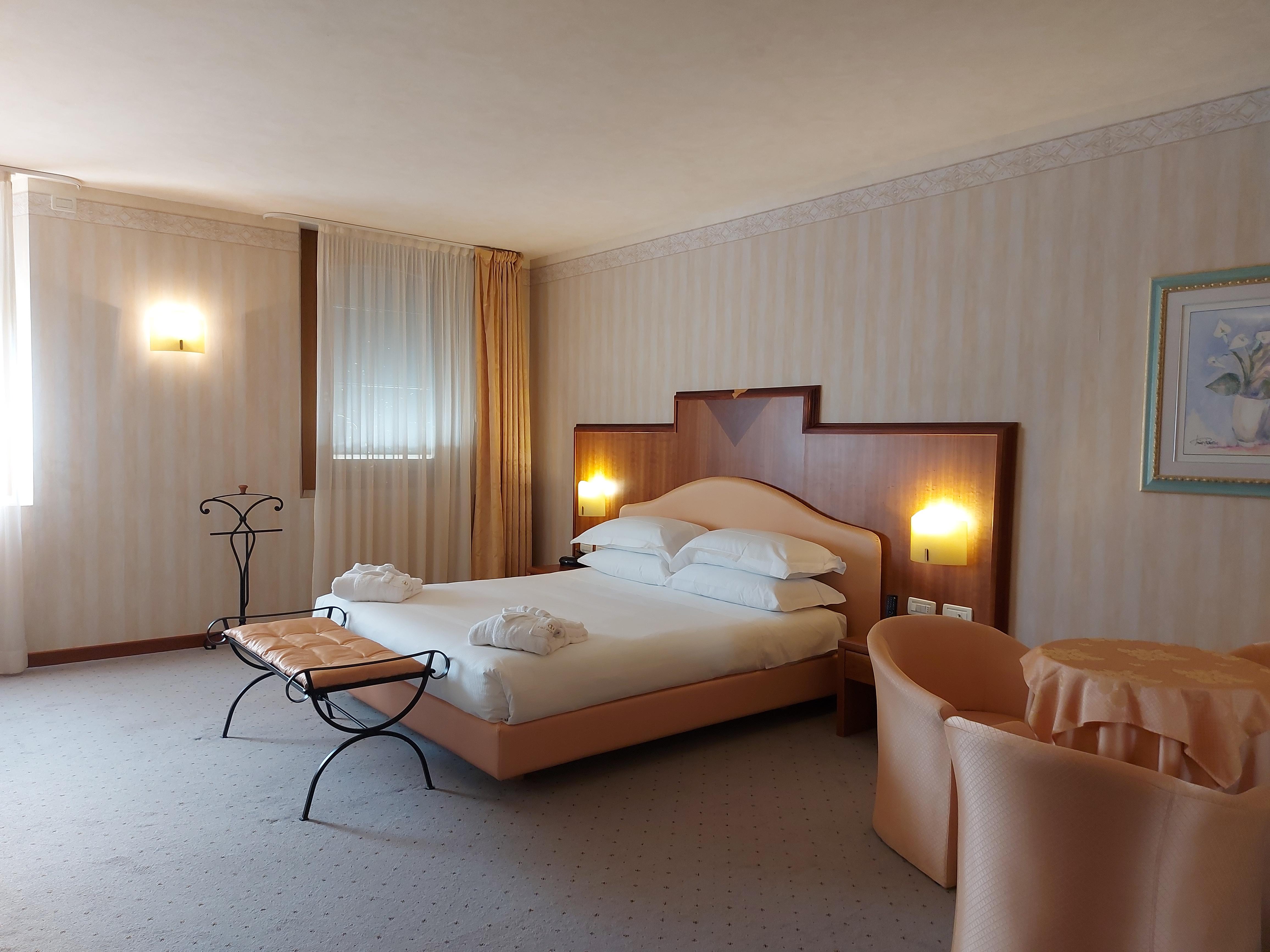Hotel Phi Astoria