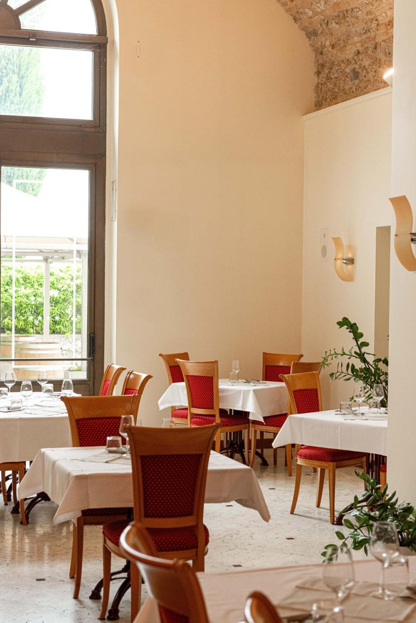 Phi Astoria 4*