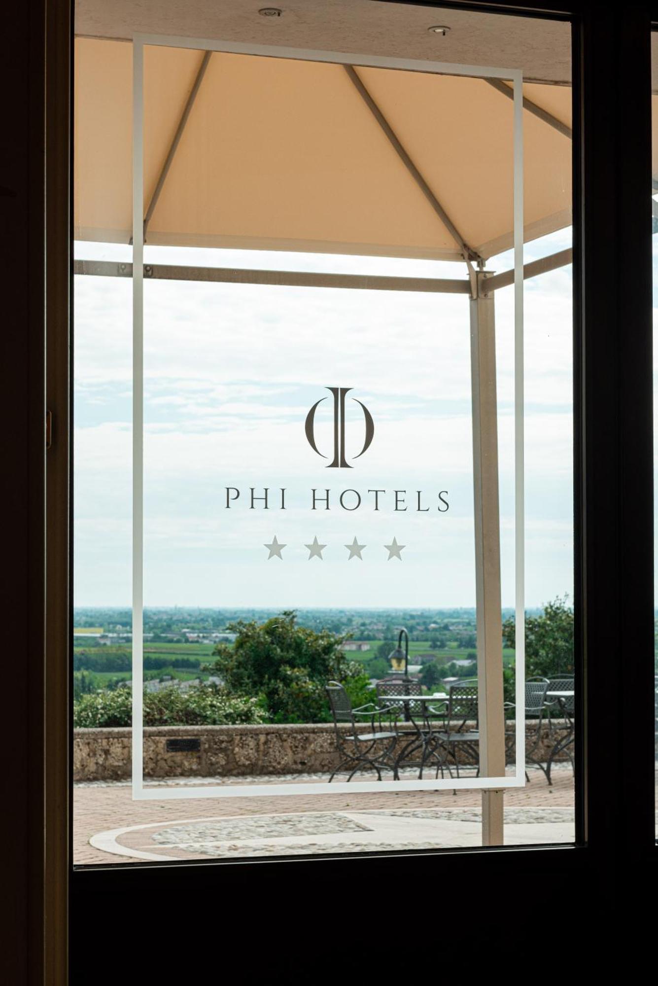 Phi Astoria Hotel 4*